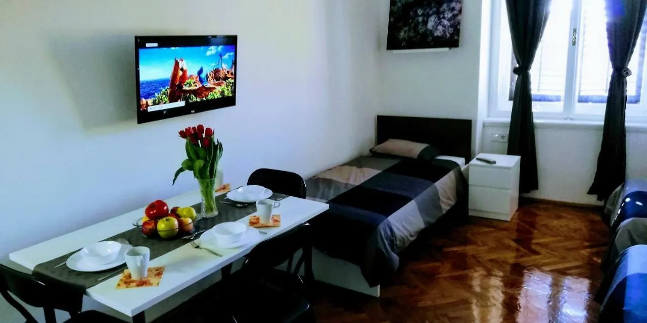 Zpula Center Apartments And Rooms