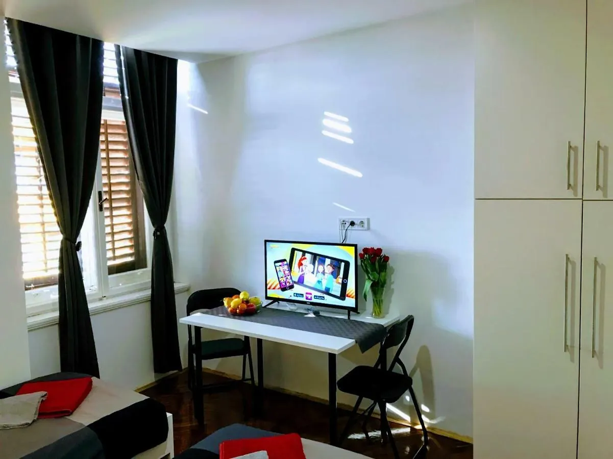 Zpula Center Apartments And Rooms Guest house