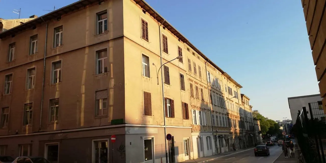 Zpula Center Apartments And Rooms Pula