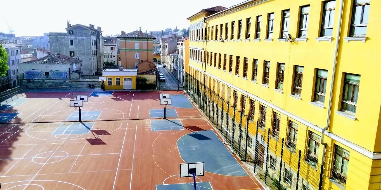 Zpula Center Apartments And Rooms 2*, Pula