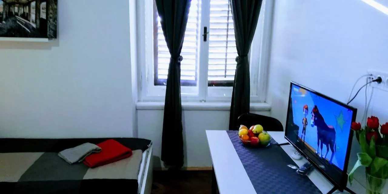 Zpula Center Apartments And Rooms Guest house