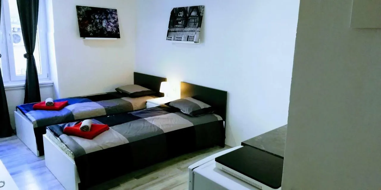 게스트하우스 Zpula Center Apartments And Rooms