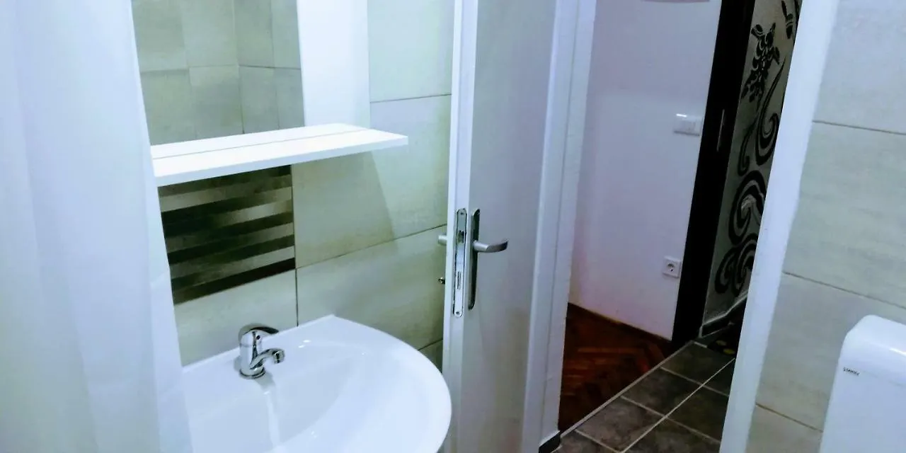 Zpula Center Apartments And Rooms 2*, PUY