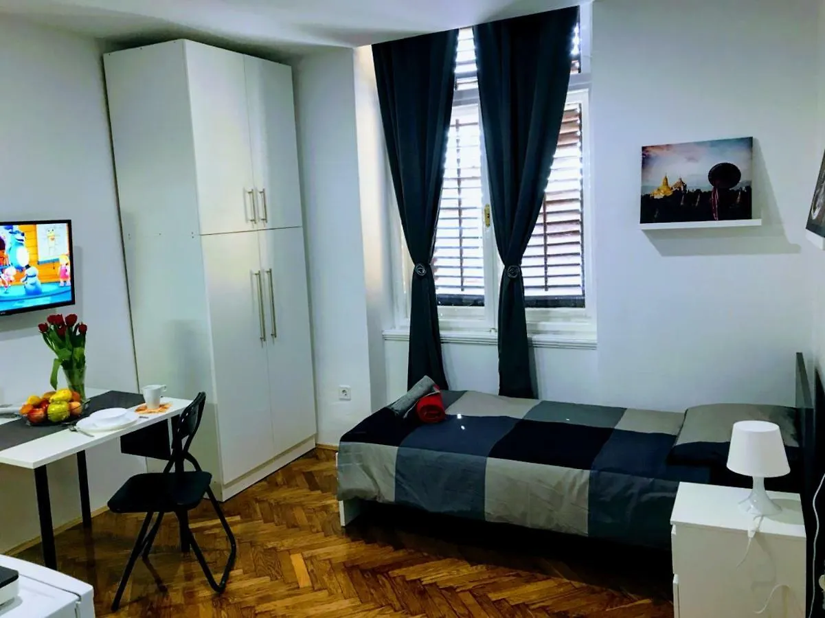 Zpula Center Apartments And Rooms PUY